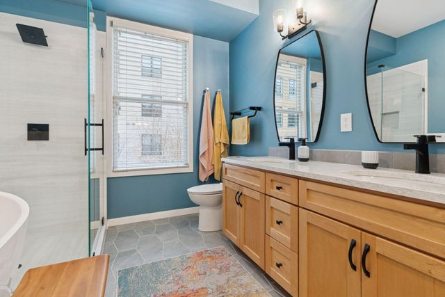 209 8th Street E 201, Saint Paul, MN 55101