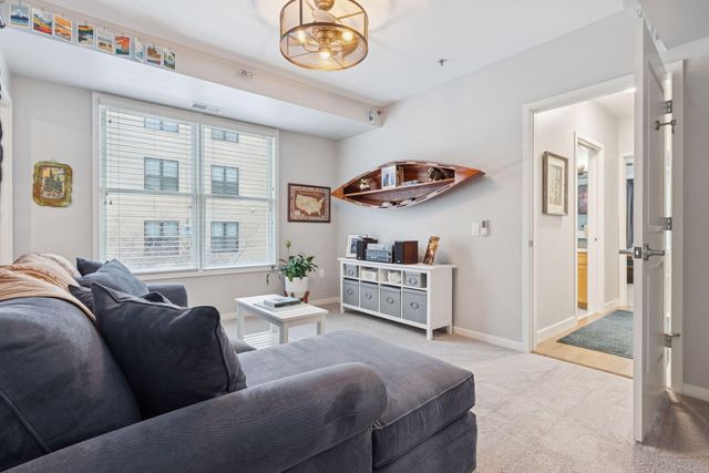 209 8th Street E 201, Saint Paul, MN 55101