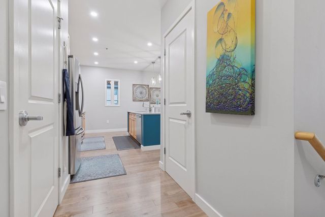 209 8th Street E 201, Saint Paul, MN 55101