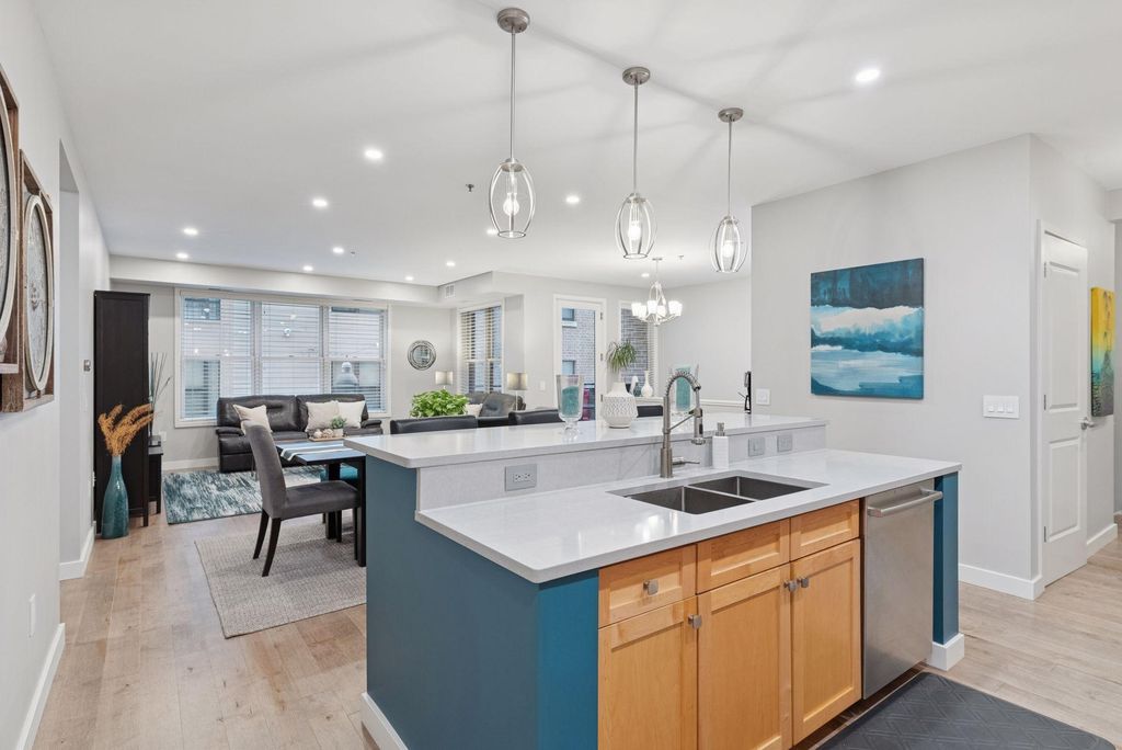 209 8th Street E 201, Saint Paul, MN 55101