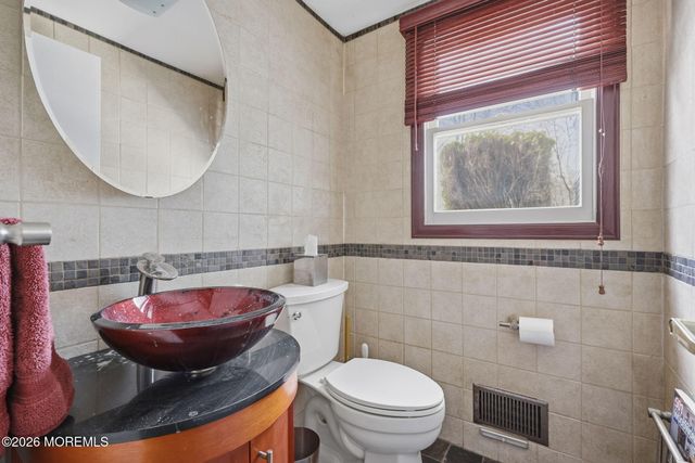3 Fairfield Court, Manalapan, NJ 07726
