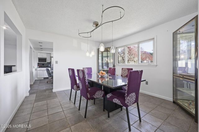 3 Fairfield Court, Manalapan, NJ 07726