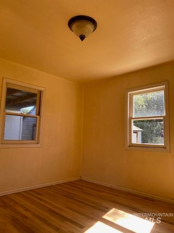 123 N Venice St, Nampa, ID 83687