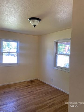 123 N Venice St, Nampa, ID 83687