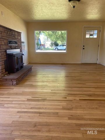 123 N Venice St, Nampa, ID 83687