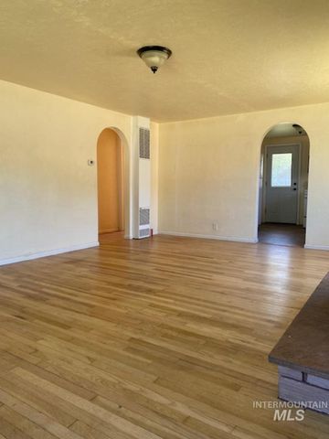 123 N Venice St, Nampa, ID 83687