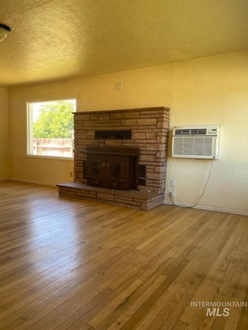 123 N Venice St, Nampa, ID 83687