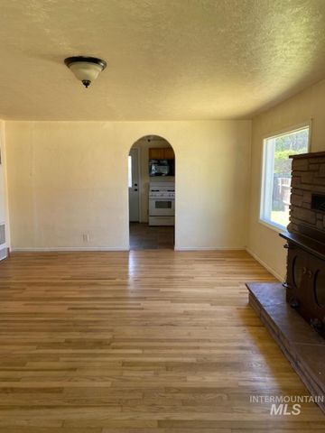 123 N Venice St, Nampa, ID 83687