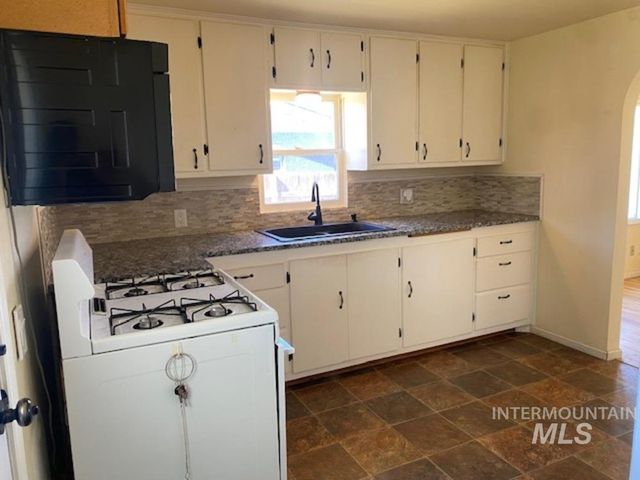123 N Venice St, Nampa, ID 83687