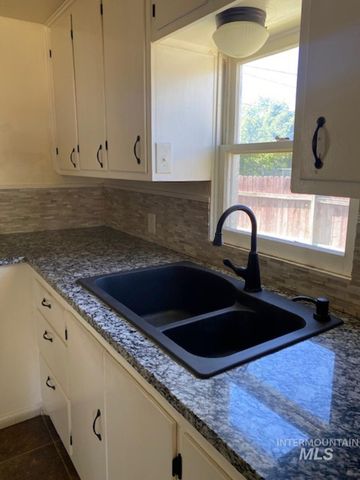 123 N Venice St, Nampa, ID 83687