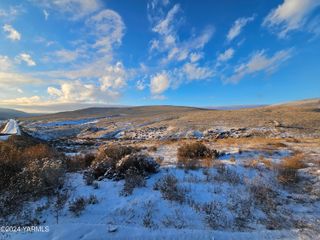 3040 Nightingale Rd, Moxee, WA 98936