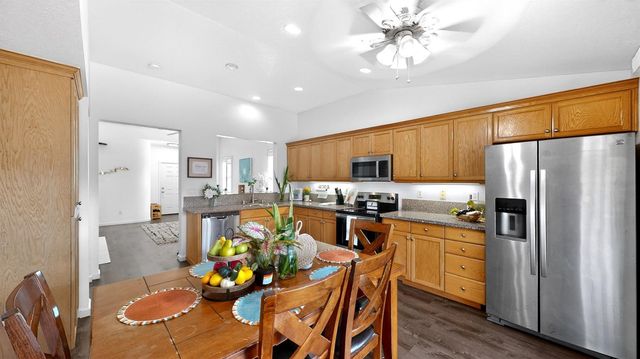 2368 Hearthsong Ct, Riverbank, CA 95367