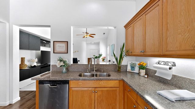 2368 Hearthsong Ct, Riverbank, CA 95367