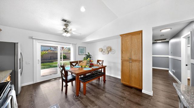 2368 Hearthsong Ct, Riverbank, CA 95367