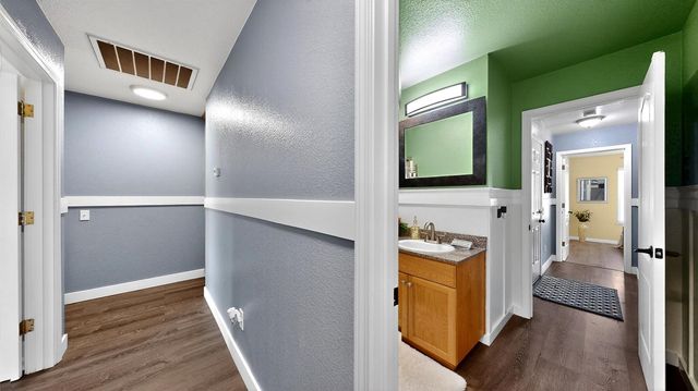 2368 Hearthsong Ct, Riverbank, CA 95367