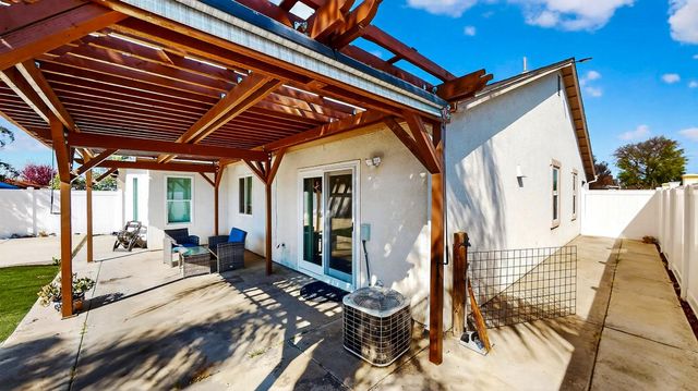 2368 Hearthsong Ct, Riverbank, CA 95367