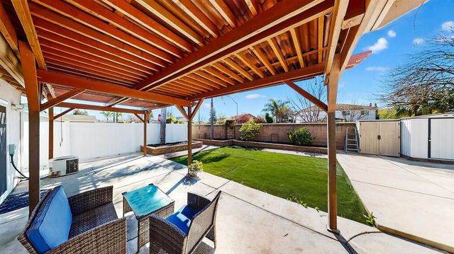 2368 Hearthsong Ct, Riverbank, CA 95367