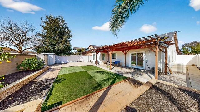 2368 Hearthsong Ct, Riverbank, CA 95367