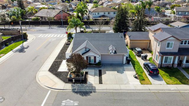 2368 Hearthsong Ct, Riverbank, CA 95367