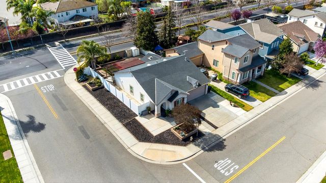 2368 Hearthsong Ct, Riverbank, CA 95367