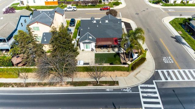 2368 Hearthsong Ct, Riverbank, CA 95367