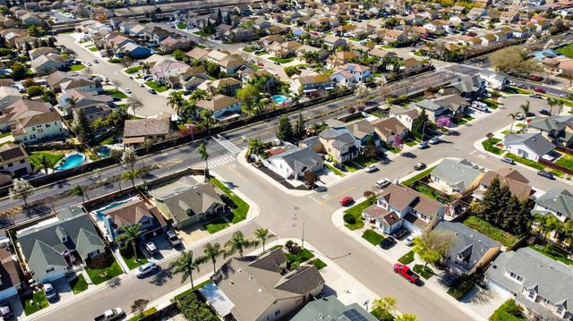 2368 Hearthsong Ct, Riverbank, CA 95367