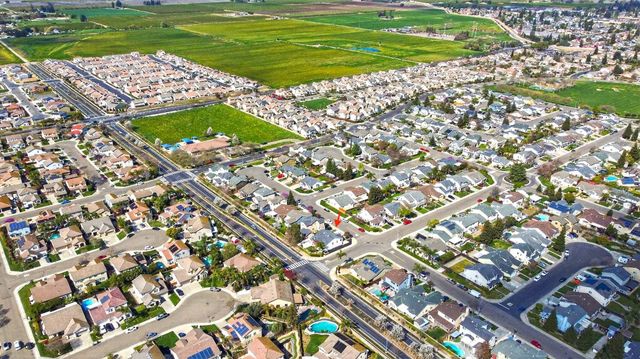 2368 Hearthsong Ct, Riverbank, CA 95367