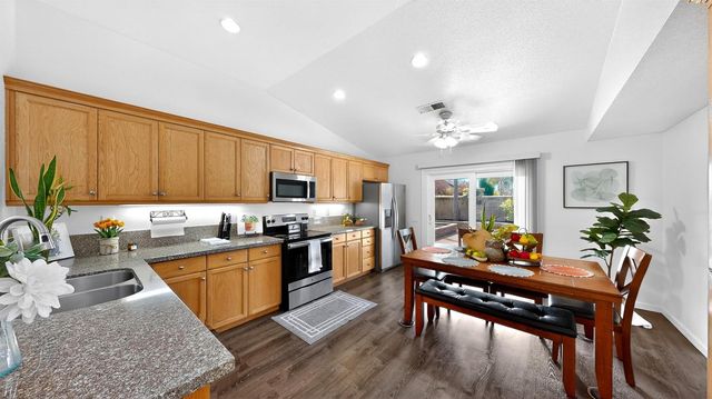 2368 Hearthsong Ct, Riverbank, CA 95367