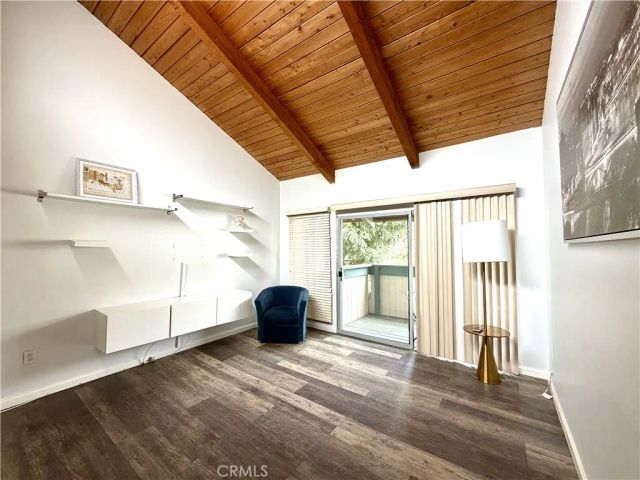 8601 International 224, Canoga Park, CA 91304