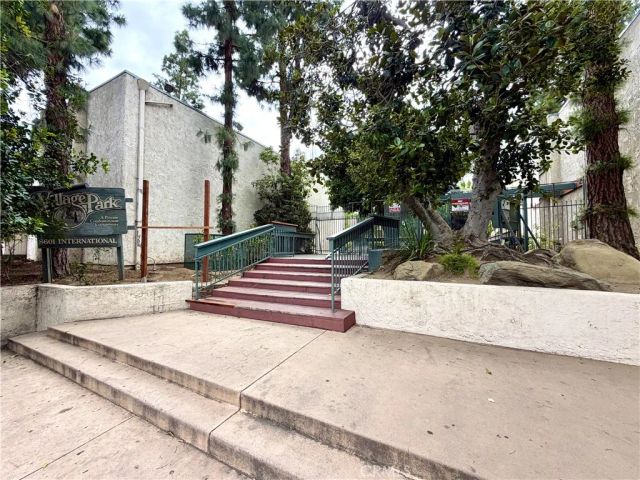 8601 International 224, Canoga Park, CA 91304