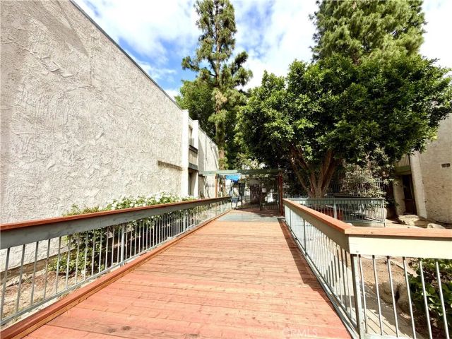 8601 International 224, Canoga Park, CA 91304