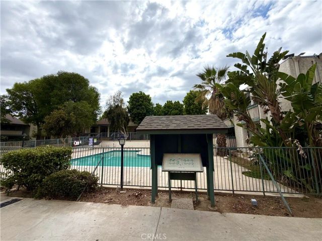 8601 International 224, Canoga Park, CA 91304