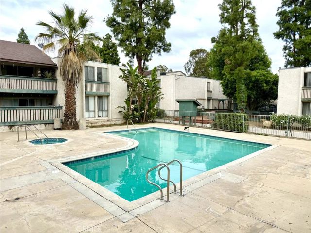 8601 International 224, Canoga Park, CA 91304