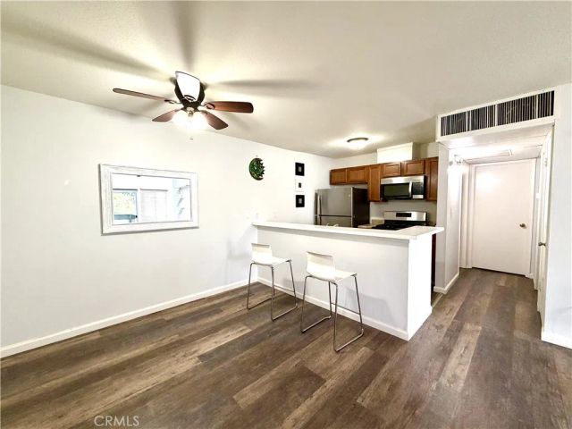8601 International 224, Canoga Park, CA 91304