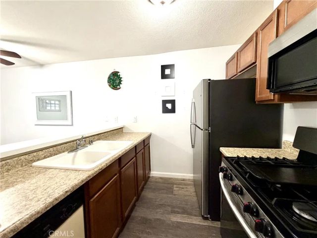 8601 International 224, Canoga Park, CA 91304
