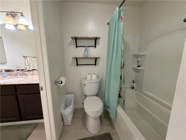 8601 International 224, Canoga Park, CA 91304