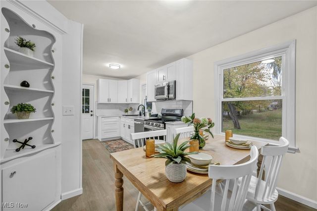 1881 W Pleasant Valley Road, Cleveland, OH 44134