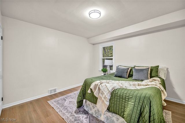 1881 W Pleasant Valley Road, Cleveland, OH 44134