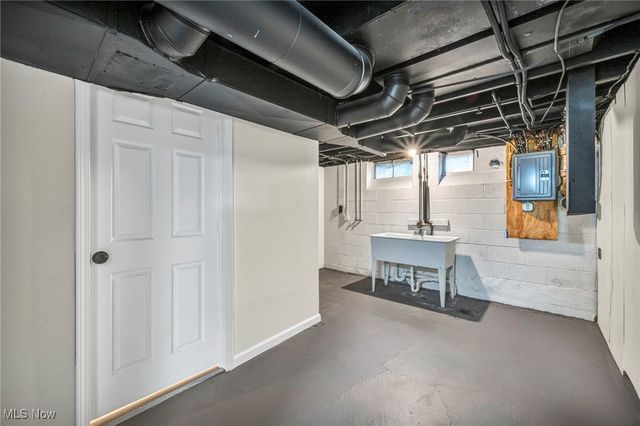 1881 W Pleasant Valley Road, Cleveland, OH 44134