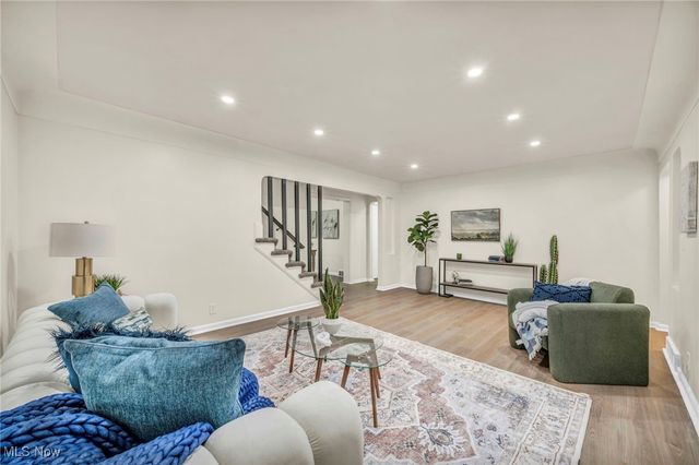 1881 W Pleasant Valley Road, Cleveland, OH 44134