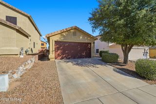 682 W Amber Sun Drive, Green Valley, AZ 85614