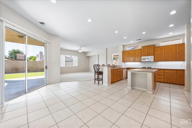 12407 Riverfront Park Drive, Bakersfield, CA 93311