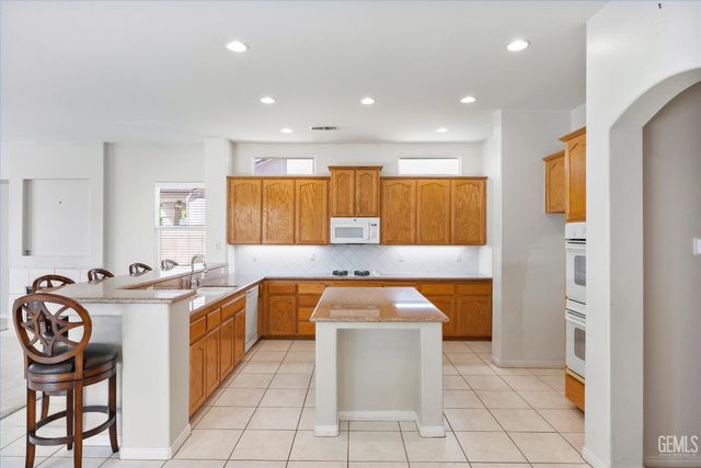 12407 Riverfront Park Drive, Bakersfield, CA 93311