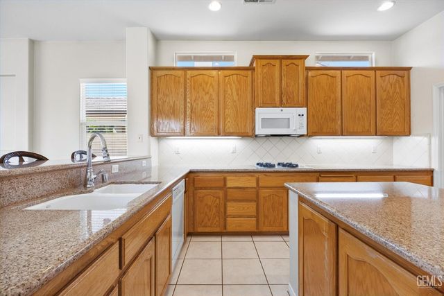12407 Riverfront Park Drive, Bakersfield, CA 93311