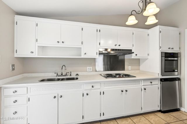 15 Woodglen Drive, Gulfport, MS 39507