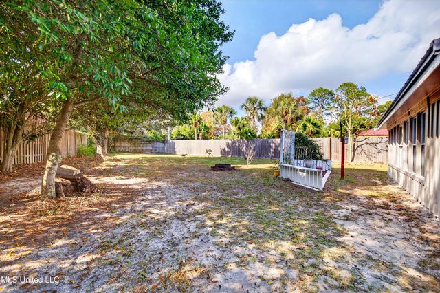 15 Woodglen Drive, Gulfport, MS 39507