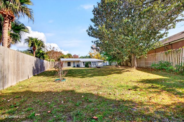 15 Woodglen Drive, Gulfport, MS 39507