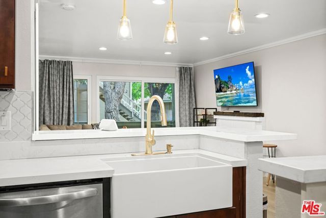 8726 Beckenham Lane A, Inglewood, CA 90305