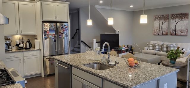 299 Lexington St 109, Woburn, MA 01801