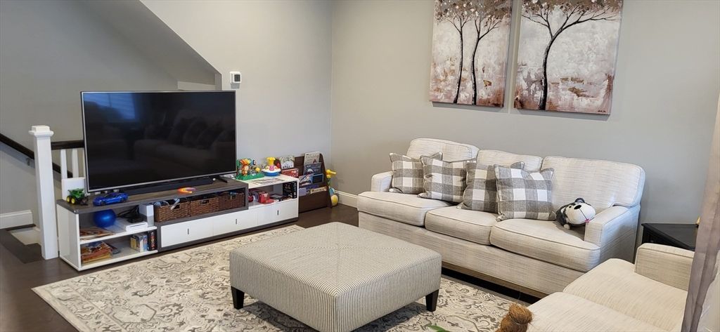 299 Lexington St 109, Woburn, MA 01801